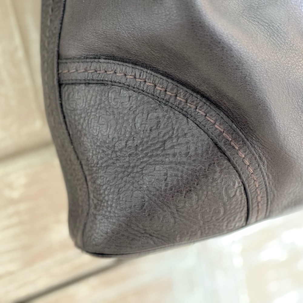 Gucci Black Leather Hobo Bag with Gold Hardware - Picture 4 of 16
